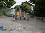 Spielplatz mit Sandkasten.