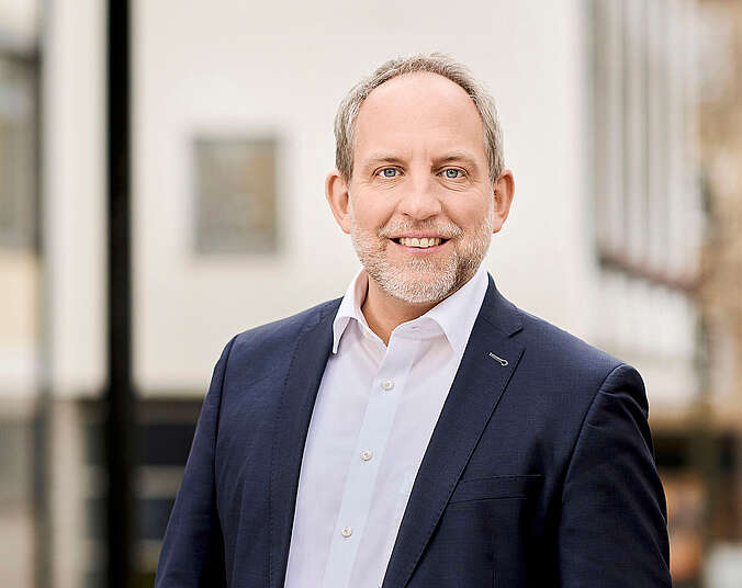 Portraitbild Simon Blümcke