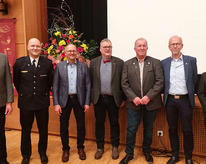 Gruppenbild mit sieben Männern